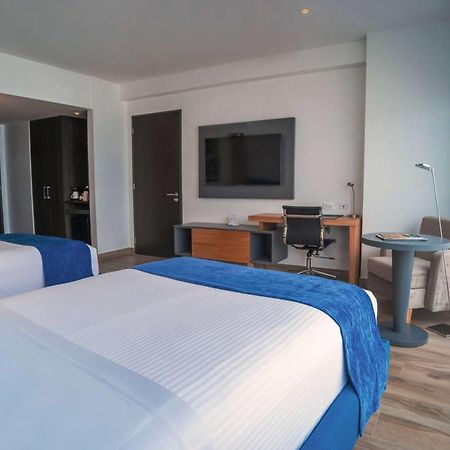 Wyndham Guayaquil, Puerto Santa Ana Hotel Exterior photo